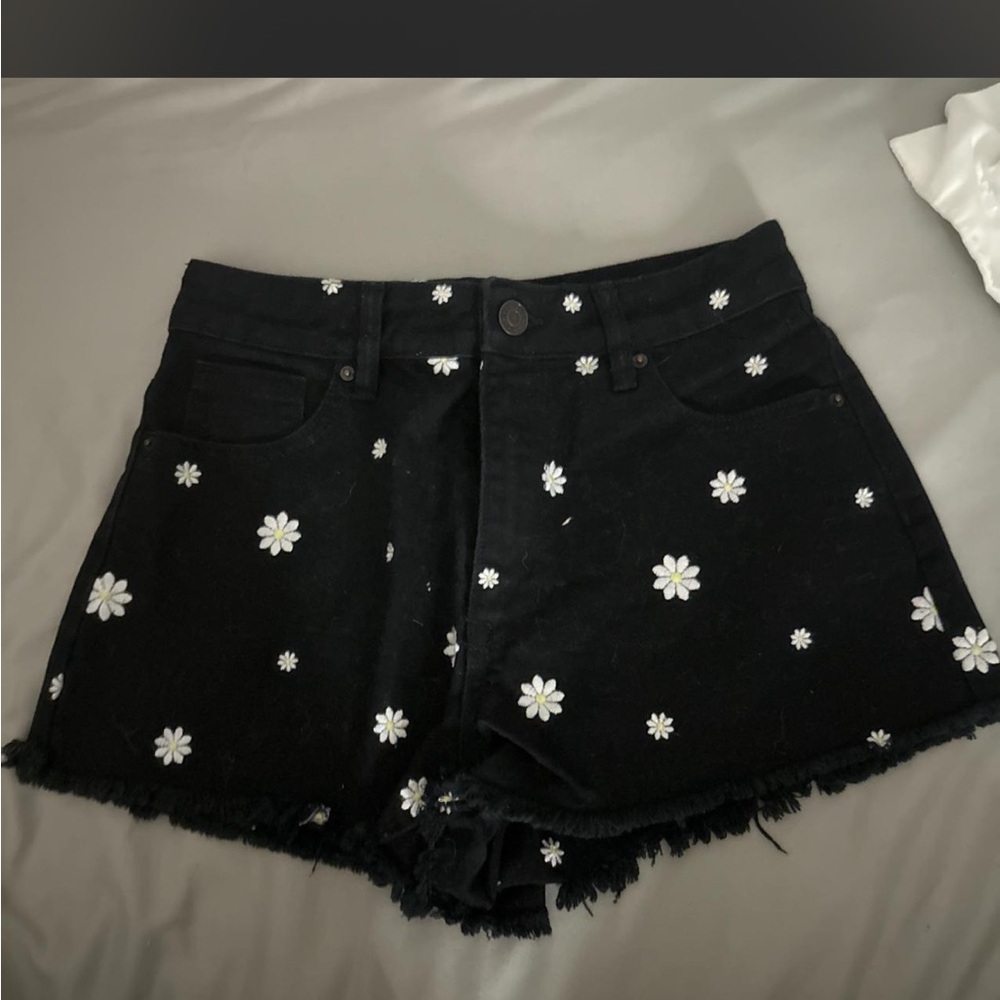 Pacsun High Rise Festival Black Denim Shorts with Embroidered Daisy Size 25